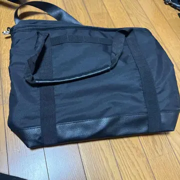 블랙 나일론과 합성 피혁 토트백