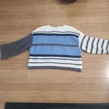 보더 디자인 니트 스웨터 긴팔