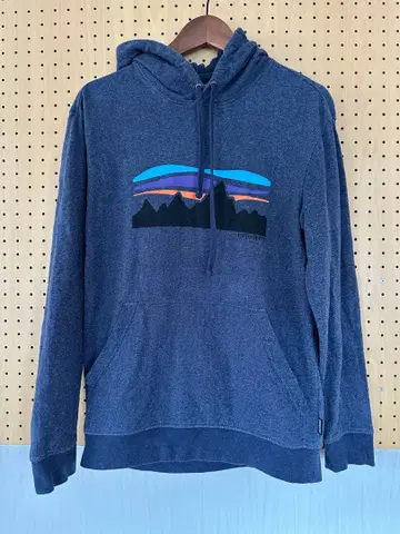 patagonia 다크 블루 후드티 산 디자인