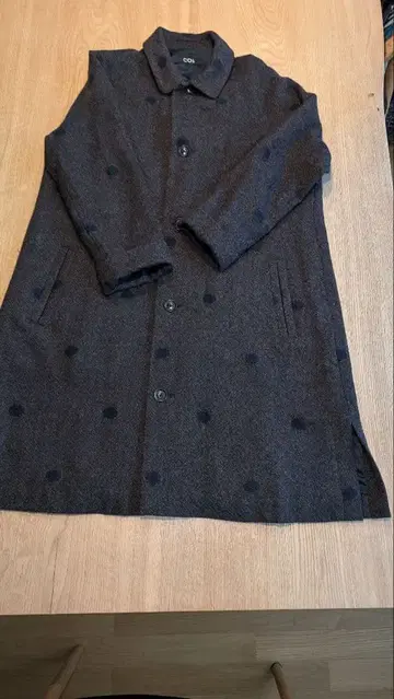 새상품급 CO's 도트 무늬 롱 코트