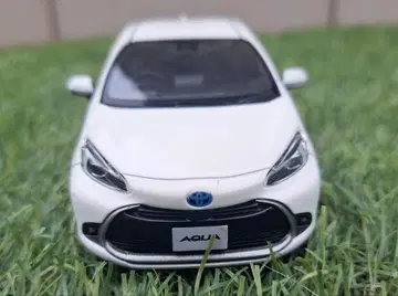 도요타 아쿠아 컬러 샘플 화이트