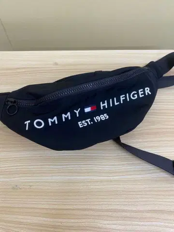[ WR ] TOMMY HILFIGER 바디백 블랙