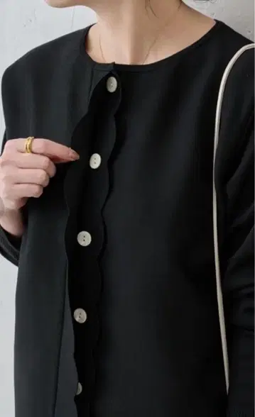 BEARDSLEY 스캘럽 히요크 가디건