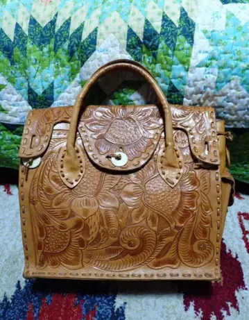 그레이스 콘티넨탈 카빙백 M 사이즈 허니 천연 가죽 대용량