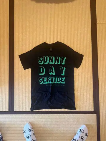 SUNNY DAY SERVICE 티셔츠