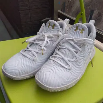 언더아머 농구화 화이트 x 골드 25cm UNDERARMOR