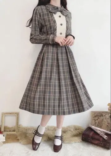 Fi.n.t 요크 절개 보타이 체크 원피스