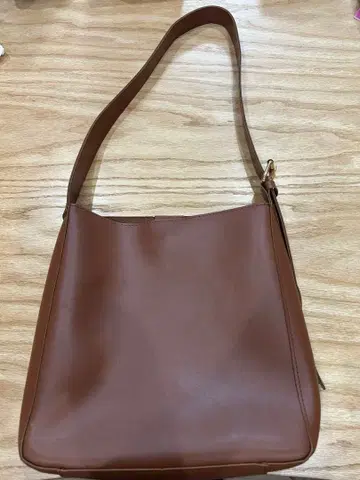 브라운 합성 피혁 숄더백