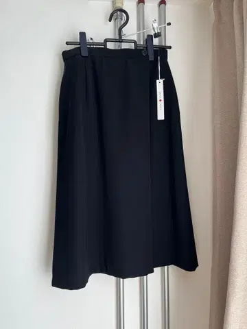 블랙 플레어 스커트 무릎 기장 택 포함