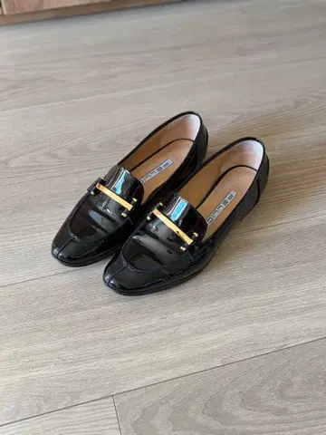 펠리코 에나멜 로퍼 36 (23cm)