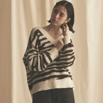 [ 새상품 ] 립스타 제브라 패턴 V넥 니트 풀오버