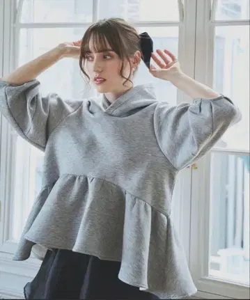 새상품급 Myu 본딩 페플럼 후디 그레이