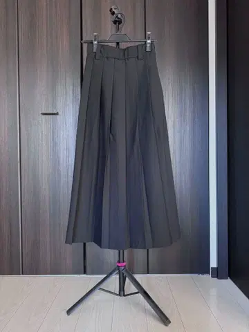 블랙 롱 플리츠 스커트