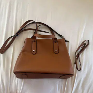 스터드 장식 숄더백