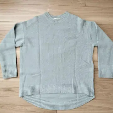 qualit 라이트 블루 스웨터 M 사이즈