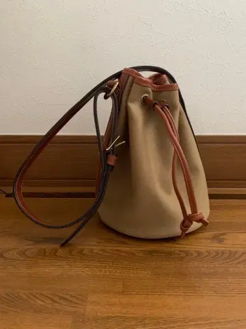 Brady 베이지 복조리형 숄더백