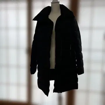 블랙 다운 자켓 후드 부착