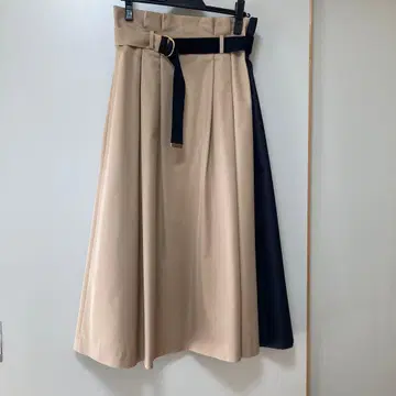 베이지 x 블랙 플레어 롱 스커트