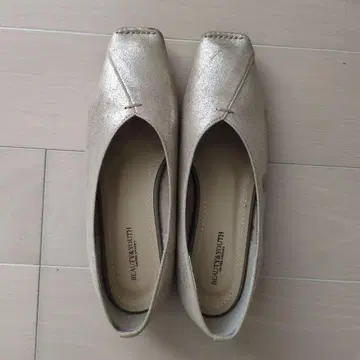 골드 스퀘어토 플랫슈즈