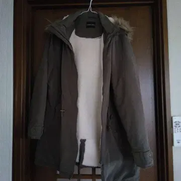 카키색 후드 부착 모즈 코트 L