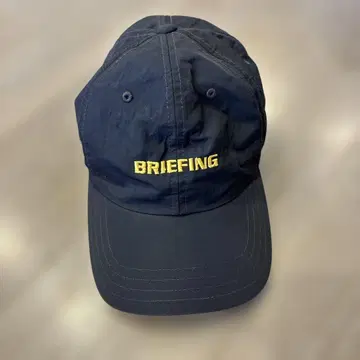 BRIEFING 블랙 캡 골드 자수