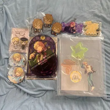 캐릭터 굿즈 세트 (아크릴 스탠드 등)