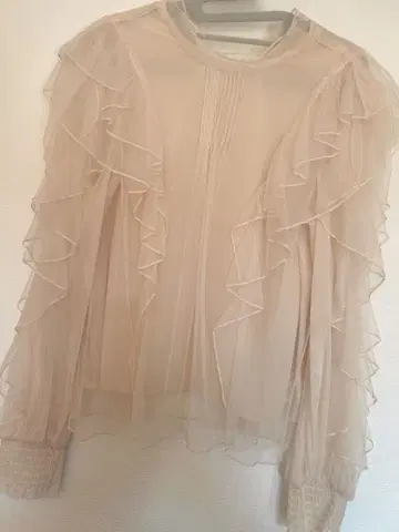 코코딜 프릴이 달린 베이지 긴팔 셔츠 사이즈 2