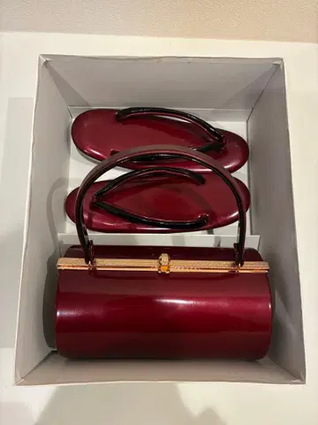 와인 레드 색상의 원통형 일본 의류용 백과 조리 세트