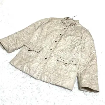 SOIREILA 베이지 퀼팅 자켓 L 사이즈 뒤에 벨트