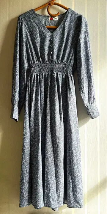 스카이블루 미니 꽃무늬 긴팔 셔링 롱 원피스