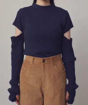 Charm cut cable knit