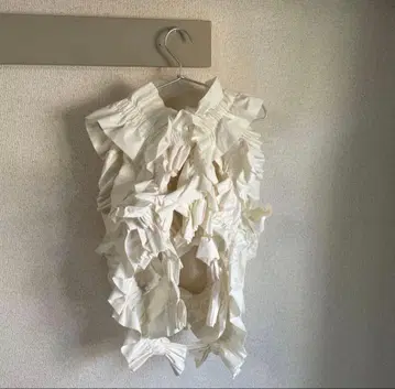 HOUGA/호우가 kiki 프릴 베스트 컬러 화이트