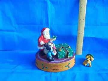 산타클로스와 플루토의 피규어