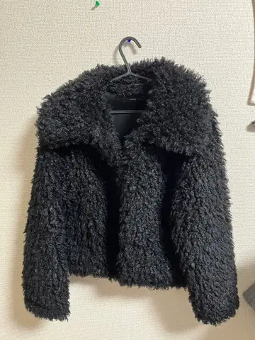 보아 소재 블랙 숏 자켓