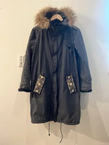 퍼가 달린 롱 모즈 코트