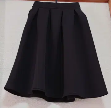 반값! 새상품 택 포함 본딩 스커트 블랙 다이버 소재 프리