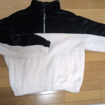 FILA 플리스 자켓 블랙과 화이트