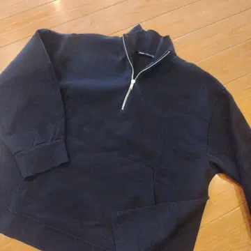 ZARA 블랙 하프 지퍼 맨투맨