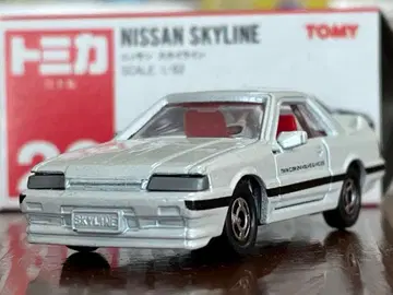 토미카 20 닛산 스카이라인 (펄 화이트/블랙 라인)