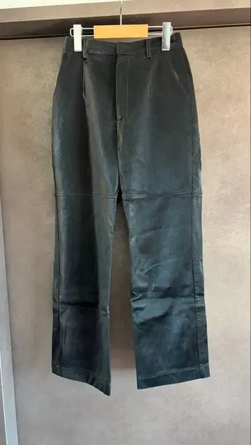 searoomlynn 벨로 레더 스트레이트 팬츠 블랙