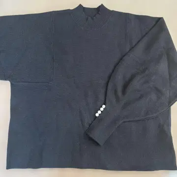 다크 그레이 긴팔 니트 스웨터