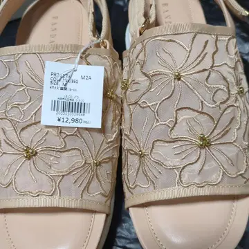 미사용 새상품 란다 꽃무늬 자수 핑크 베이지 샌들 M 사이즈