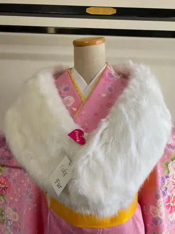 미사용 인조 모피 성인식 숄 후리소데 화이트 계열