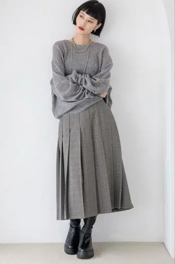 그레이 체크 무늬 플리츠 미디 기장 스커트