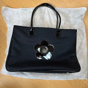 플라워 모티브 블랙 나일론 토트백