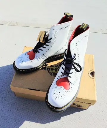 닥터 마틴 하트 디자인 워크 부츠 UK6