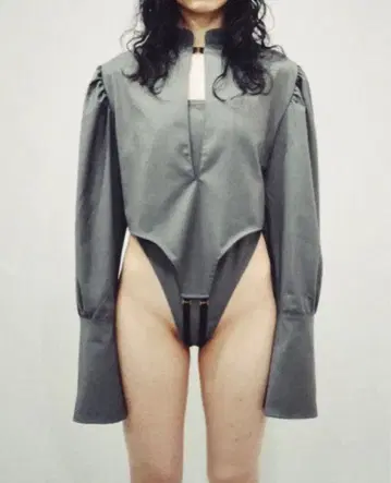 ilfelino 그레이 하이넥 긴팔 바디수트