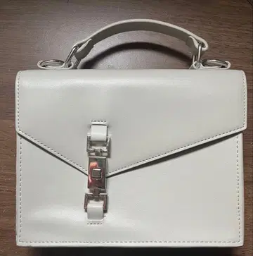 화이트 박스형 숄더백