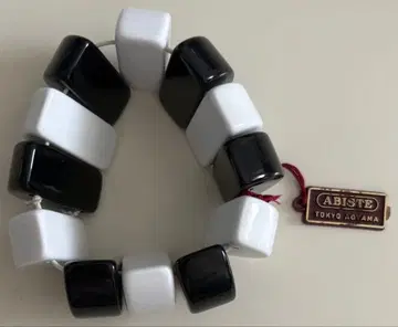 아비스테 ABISTE 화이트 블랙 비즈 팔찌 택 포함 미사용