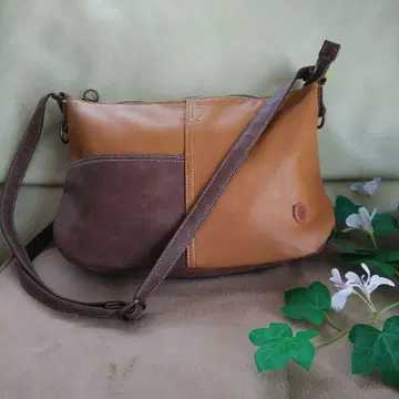 숄더백 브라운과 카멜